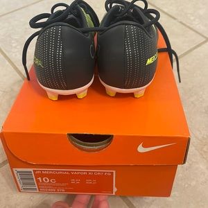 Nike Junior Mercurial Vapor XI CR7 (FG) Kids' - soccer or football